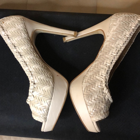 KELSI DAGGER nude peep toe platform pumps - Picture 2 of 5